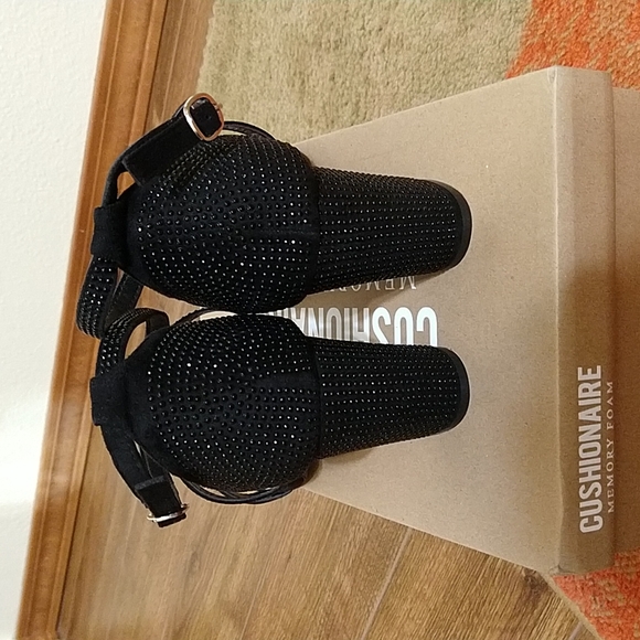 Cushionaire Dressy Heels - Picture 4 of 13